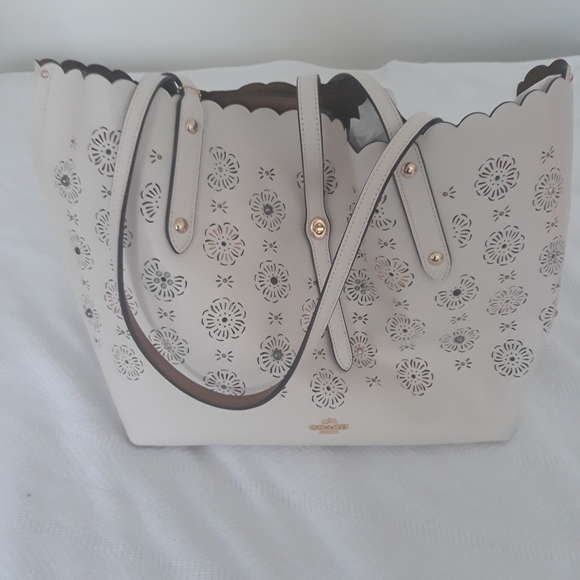 Coach Handbags - NWOT Coach tea rose market tote